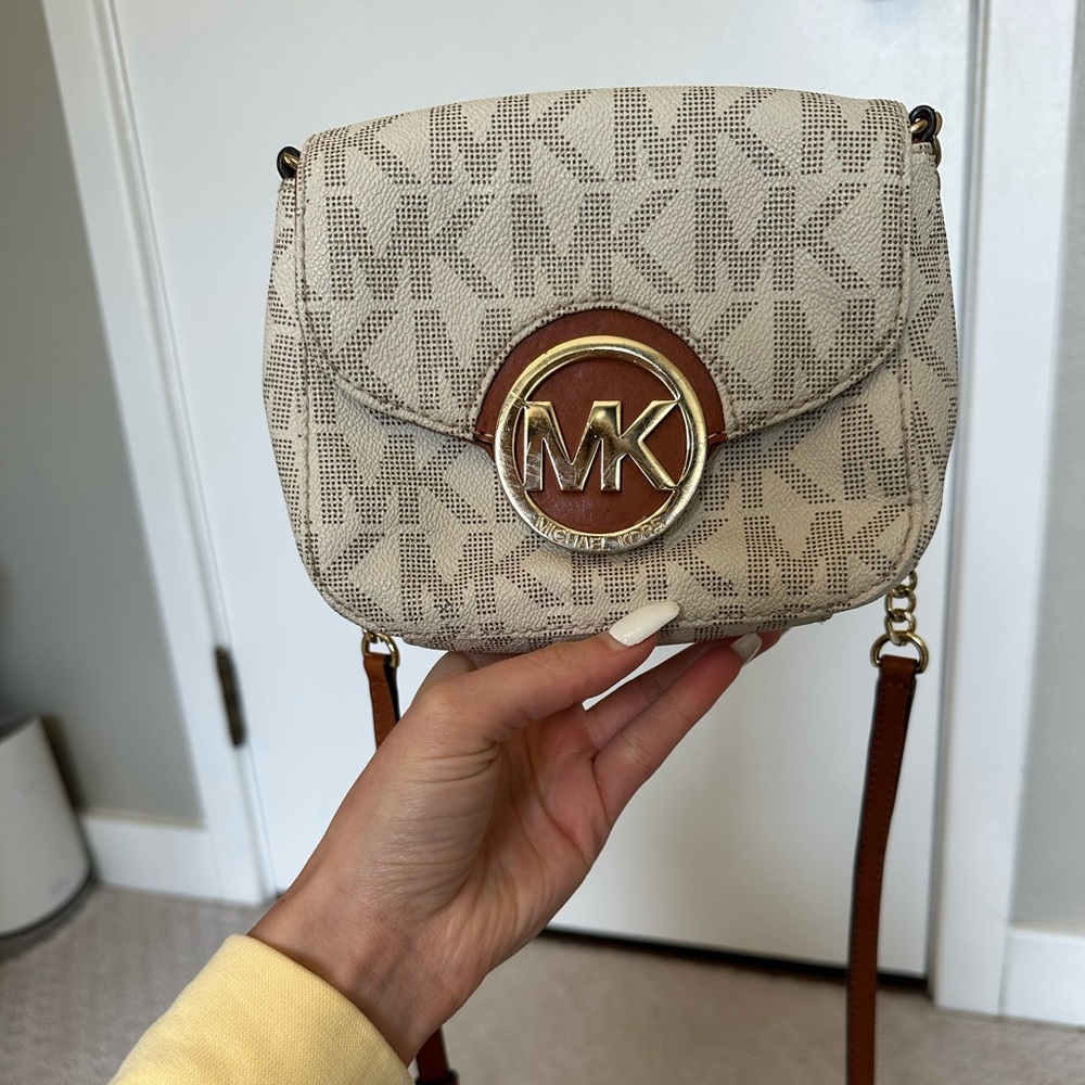 Small Michael Kors crossbody purse